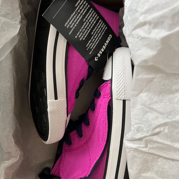 Brand NWT Little girl converse sneakers - Picture 7 of 7